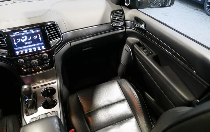 Jeep Grand Cherokee cena 159900 przebieg: 79400, rok produkcji 2020 z Grybów małe 631